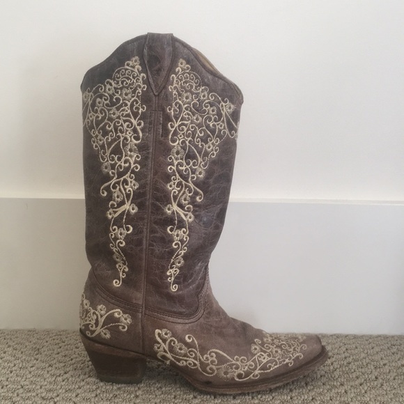Corral Women’s Crater Embroidery Boot - Picture 2 of 5
